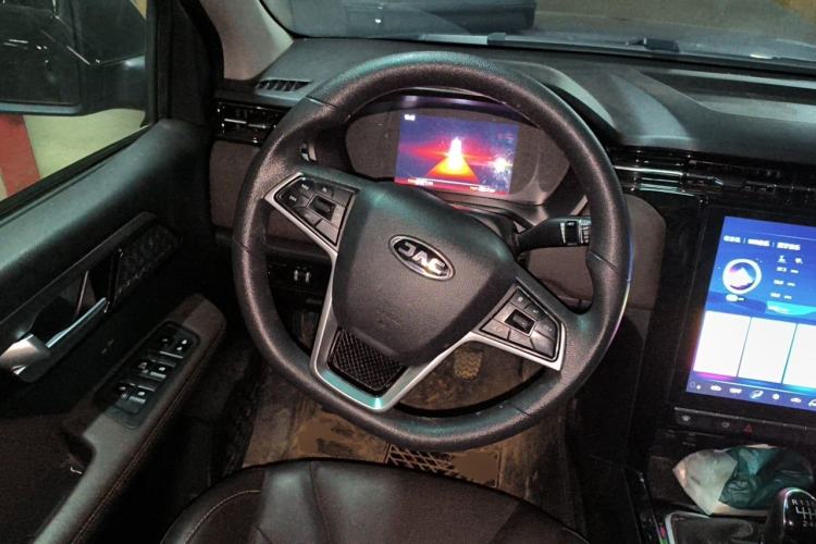 Used JAC Group T8 2022 2.0T PRO Diesel Two-Wheel Drive Sharp Edition Standard Dual HFC4DB2-2E Steering Wheel