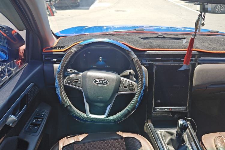 Used JAC Group T8 2022 2.0T International Version Diesel 4x4 Prestige Grade with Large Double Cabin HFC4DB2-2E Steering Wheel