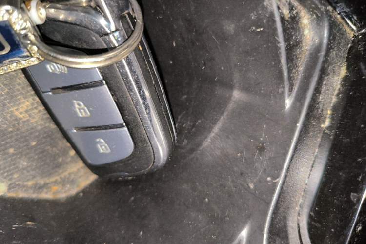 Used JAC Group T8 2022 2.0T PRO Diesel Two-Wheel Drive Sharp Edition Standard Dual HFC4DB2-2E Vehicle Key