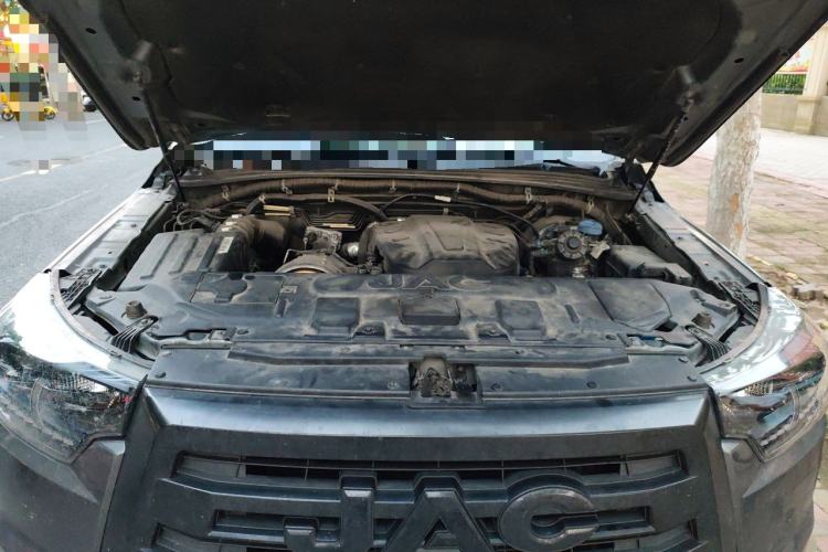 Used JAC Group T8 2022 2.0T PRO Diesel Two-Wheel-Drive Obsidian Edition with Dual HFC4DB2-2E Engine Bay