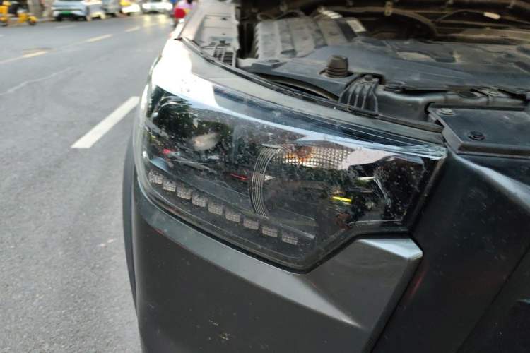 Used JAC Group T8 2022 2.0T PRO Diesel Two-Wheel-Drive Obsidian Edition with Dual HFC4DB2-2E Right Front Headlight