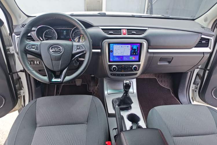 Used JAC Group T8 2022 2.0T International Version Diesel 4x4 Luxury Big Double HFC4DB2-2E Center Console