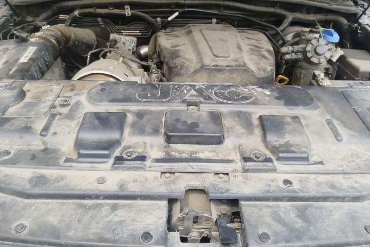 Used JAC Group T8 2022 2.0T PRO Diesel 4x4 Obsidian Edition with Dual HFC4DB2-2E Engine Bay