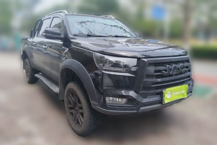Used JAC Group T8 2022 2.0T PRO Diesel Two-Wheel-Drive Obsidian Edition with Dual HFC4DB2-2E Front Right 45 Deg