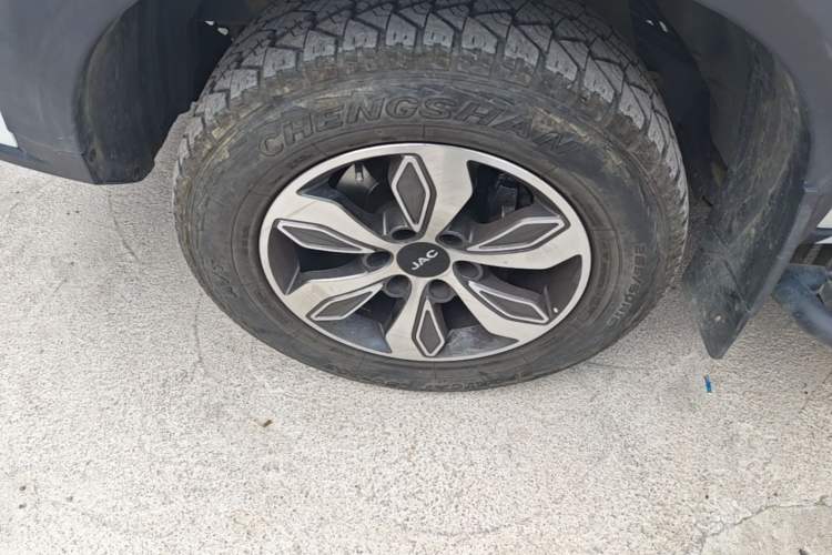 Used JAC Group T8 2022 2.0T International Version Diesel 4x4 Luxury Big Double HFC4DB2-2E Left Front Wheel Hub