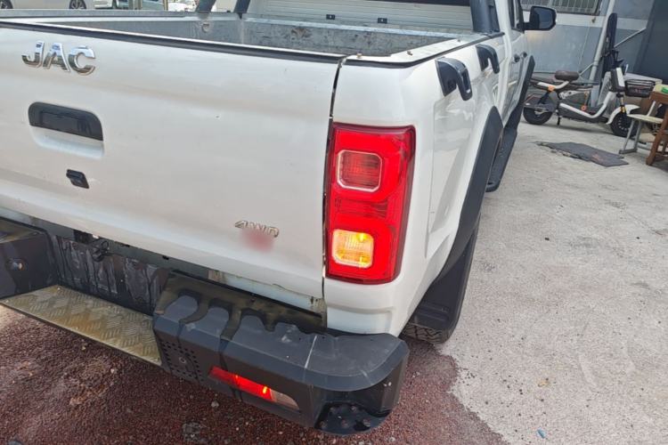 Used JAC Group T8 2022 2.0T International Version Diesel 4x4 Luxury Big Double HFC4DB2-2E Right Rear Taillight