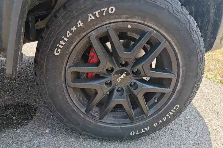 Used JAC Group T8 2023 2.0T PRO Automatic Diesel Two-Wheel Drive Xuerui Edition Large Double Right Front Wheel Hub