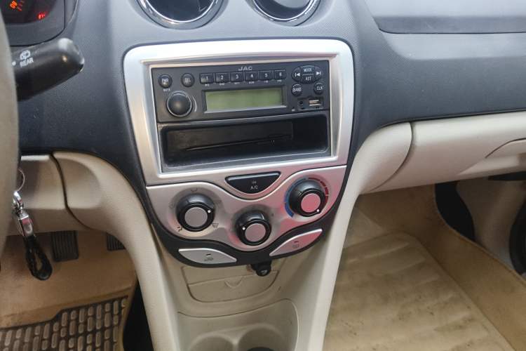 Used JAC Group Tongyue RS 2012 Cross 1.3L Manual Luxury Model Audio And AC Panel
