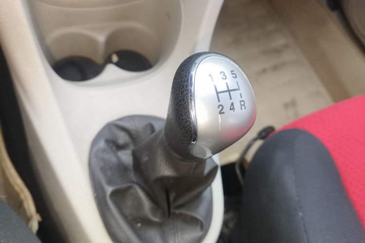 Used JAC Group Tongyue RS 2012 Cross 1.3L Manual Luxury Model Gear Lever