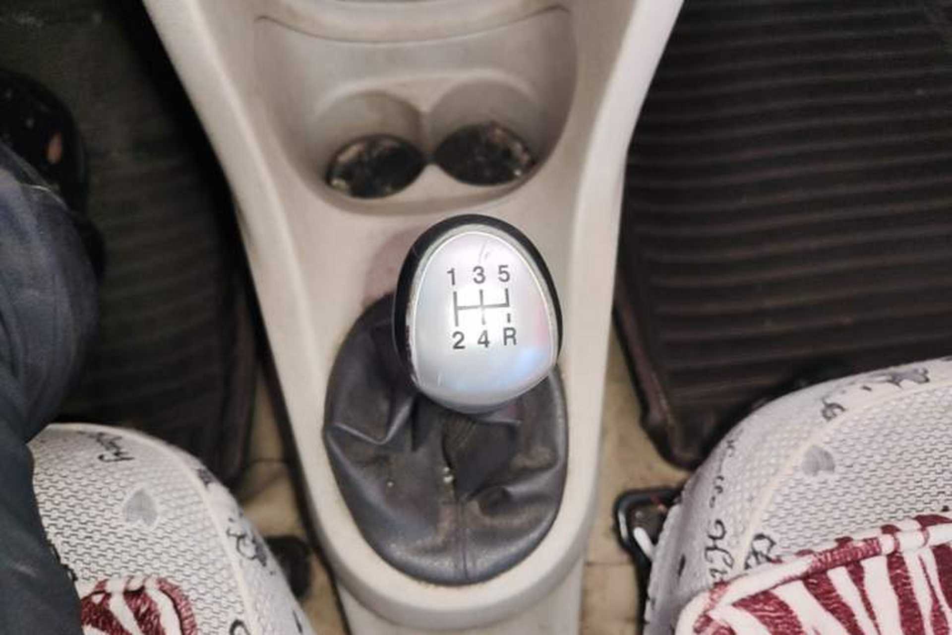 Used JAC Group Tongyue RS 2012 RS 1.3L Manual Luxury Model Gear Lever