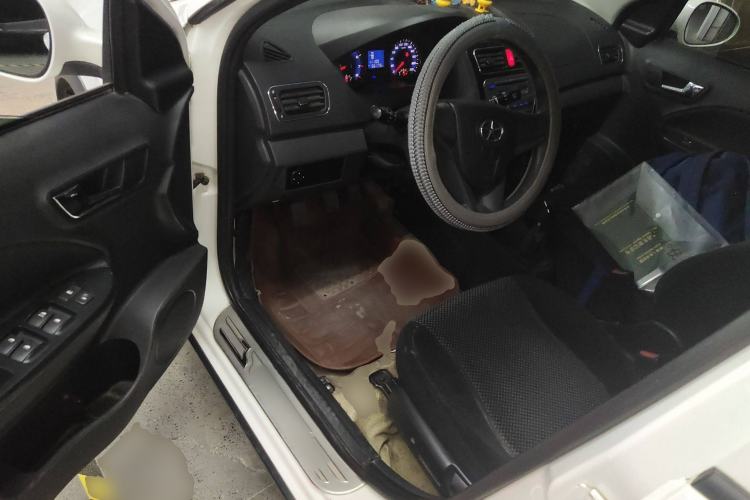 Used JAC Group Tongyue RS 2012 Cross 1.3L Manual Luxury Model Interior 3