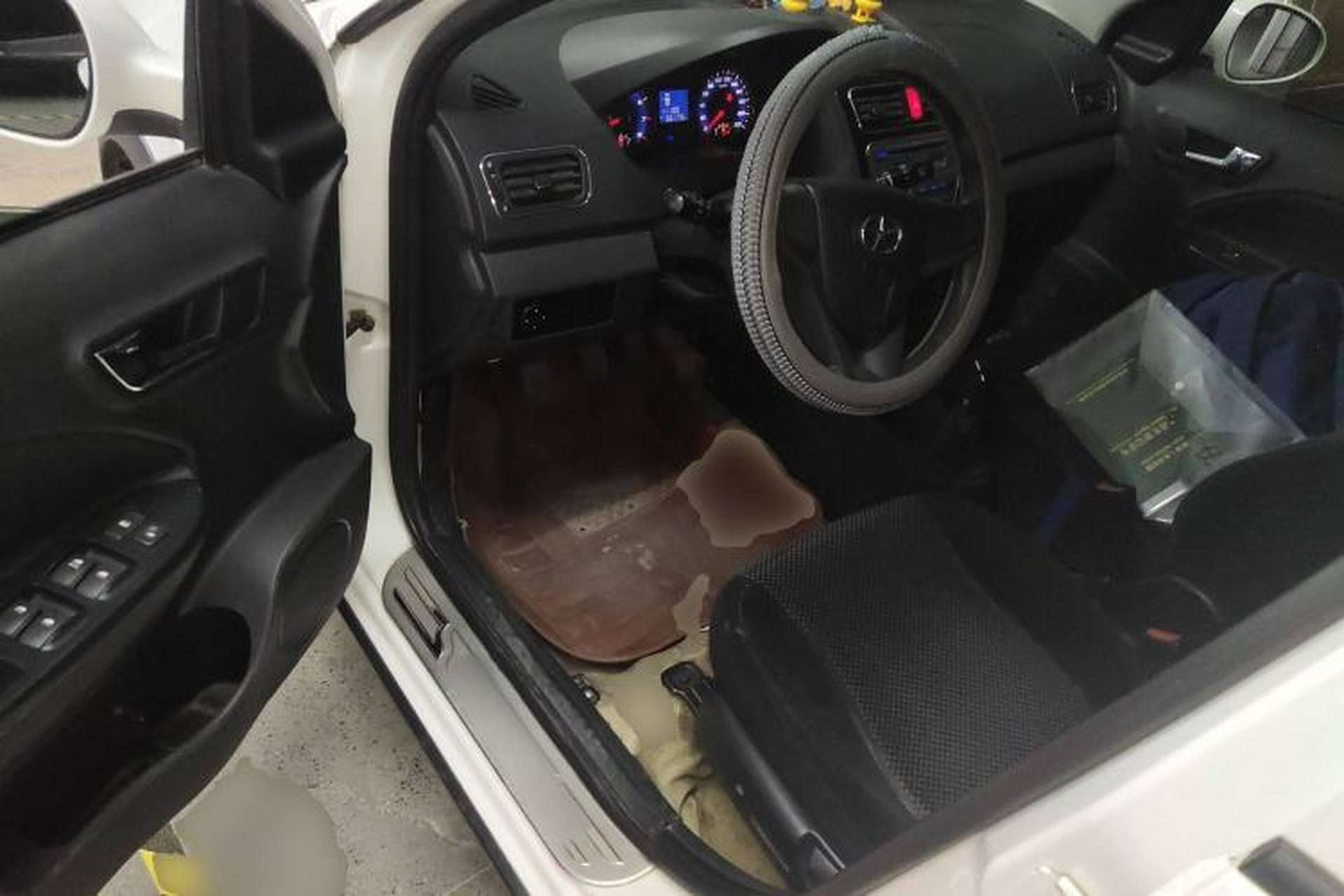 Used JAC Group Tongyue RS 2012 Cross 1.3L Manual Luxury Model Interior 3