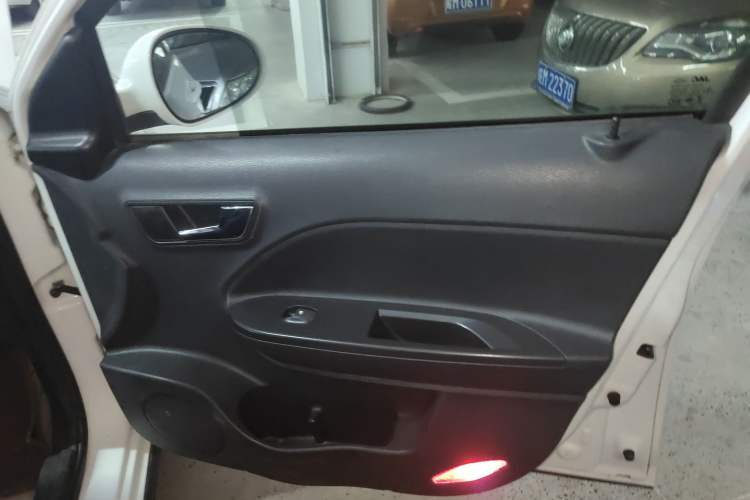 Used JAC Group Tongyue RS 2012 Cross 1.3L Manual Luxury Model Interior 5