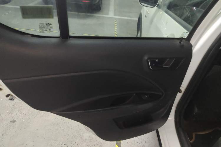Used JAC Group Tongyue RS 2012 Cross 1.3L Manual Luxury Model Interior 8