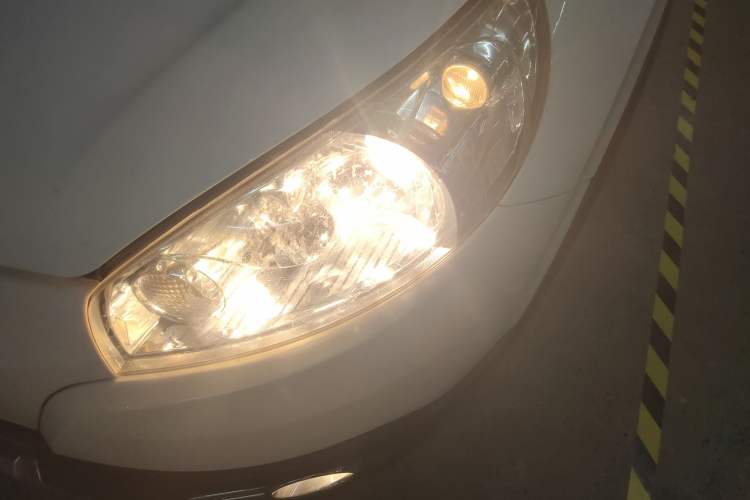 Used JAC Group Tongyue RS 2012 Cross 1.3L Manual Luxury Model Left Front Headlight