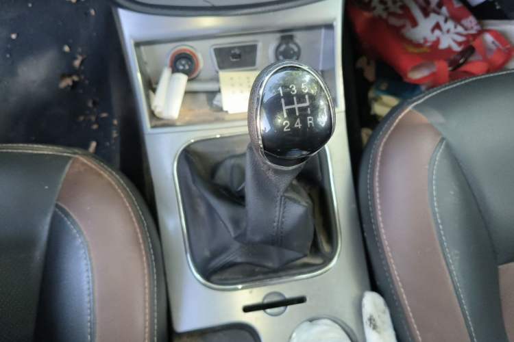 Used JAC Group V7 2018 2.0L Two-Wheel-Drive Luxury Long-Wheelbase HFC4GA3-3D Gear Lever