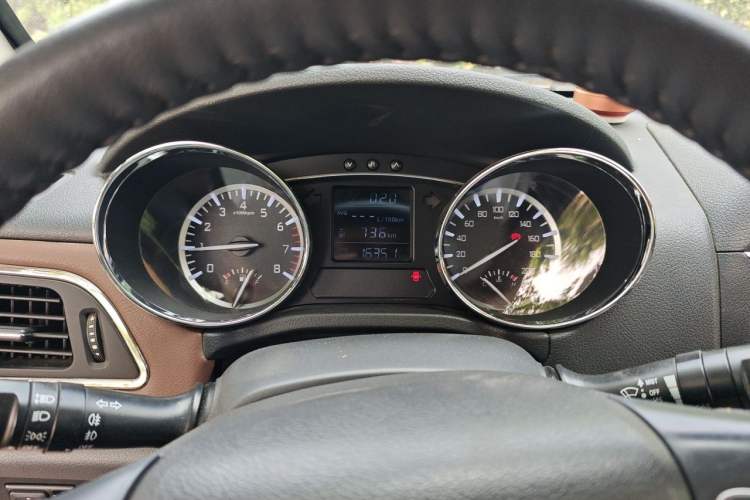 Used JAC Group V7 2018 2.0L Two-Wheel-Drive Luxury Long-Wheelbase HFC4GA3-3D Instrument Cluster