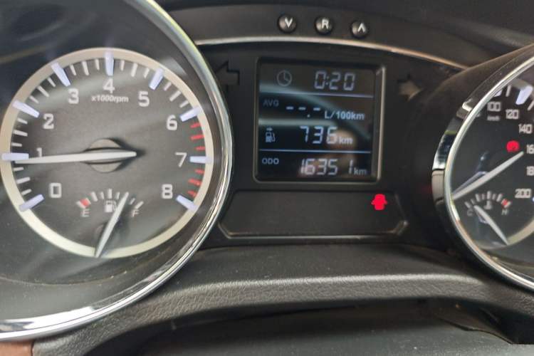 Used JAC Group V7 2018 2.0L Two-Wheel-Drive Luxury Long-Wheelbase HFC4GA3-3D Odometer Close Up