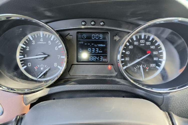 Used JAC Group V7 2018 2.0L Two-Wheel-Drive Luxury Long-Wheelbase HFC4GA3-3D Odometer Close Up