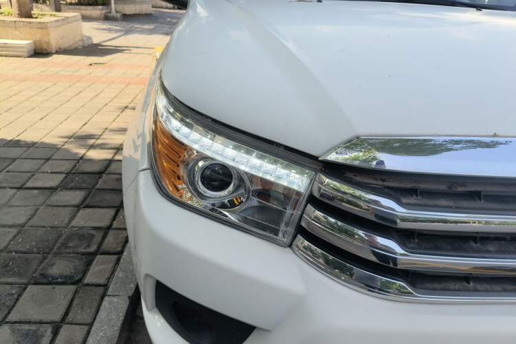 Used JAC Group V7 2018 2.0L Two-Wheel-Drive Luxury Long-Wheelbase HFC4GA3-3D Right Front Headlight