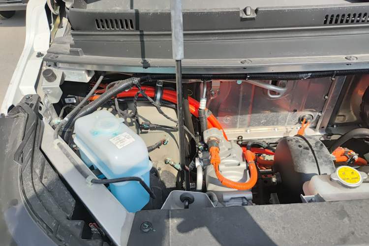 Used JAC Group Van Baolu 2024 V8 Dream Edition - CATL Engine Bay Right