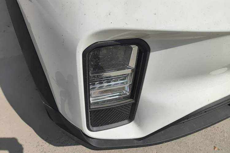 Used JAC Group Van Baolu 2024 V8 Dream Edition - CATL Right Front Headlight