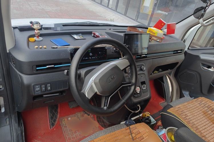Used JAC Group Van Baolu 2024 V8 Flagship Edition - CATL Center Console