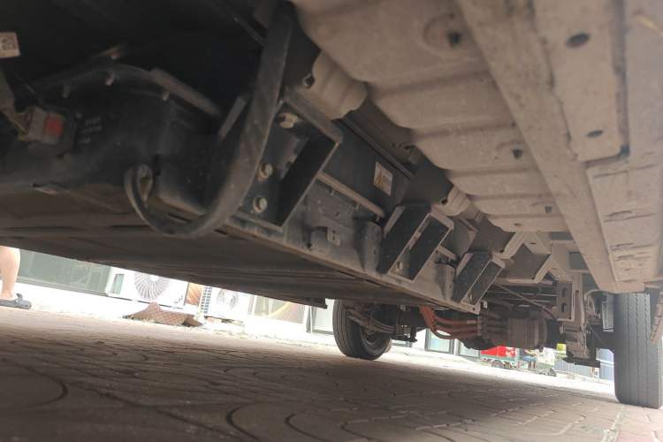 Used JAC Group Van Baolu 2024 V8 Flagship Edition - CATL Chassis Front Left