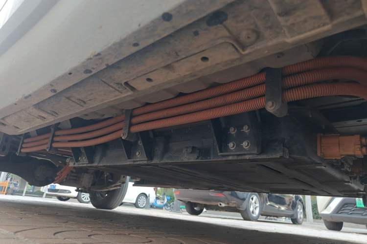 Used JAC Group Van Baolu 2024 V8 Flagship Edition - CATL Chassis Front Right