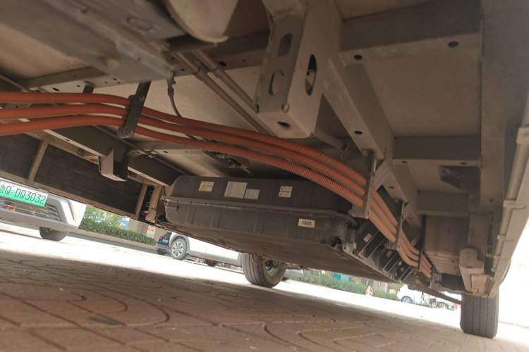 Used JAC Group Van Baolu 2024 V8 Flagship Edition - CATL Chassis Rear Right