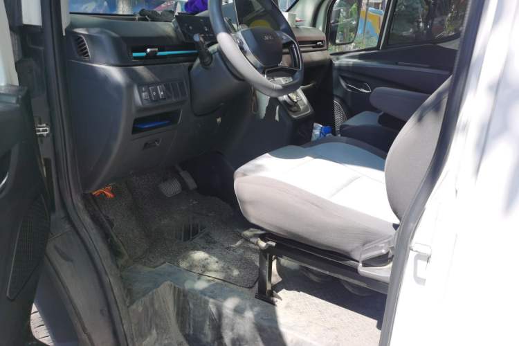 Used JAC Group Van Baolu 2024 V8 Explorer Edition - Guoxuan High-Tech Driver Seat