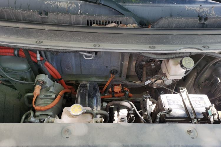Used JAC Group Van Baolu 2024 V8 Explorer Edition - Guoxuan High-Tech Engine Bay