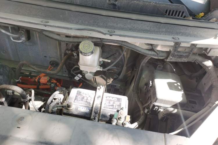 Used JAC Group Van Baolu 2024 V8 Explorer Edition - Guoxuan High-Tech Engine Bay Left