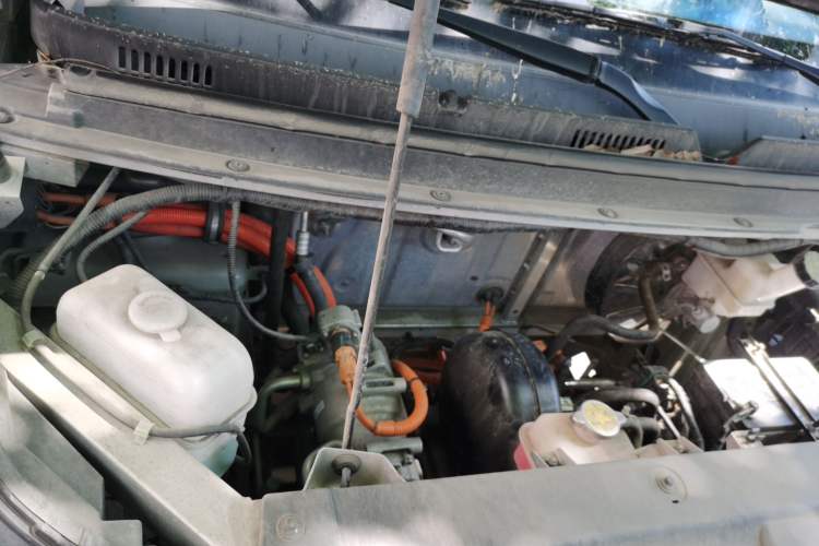 Used JAC Group Van Baolu 2024 V8 Explorer Edition - Guoxuan High-Tech Engine Bay Right