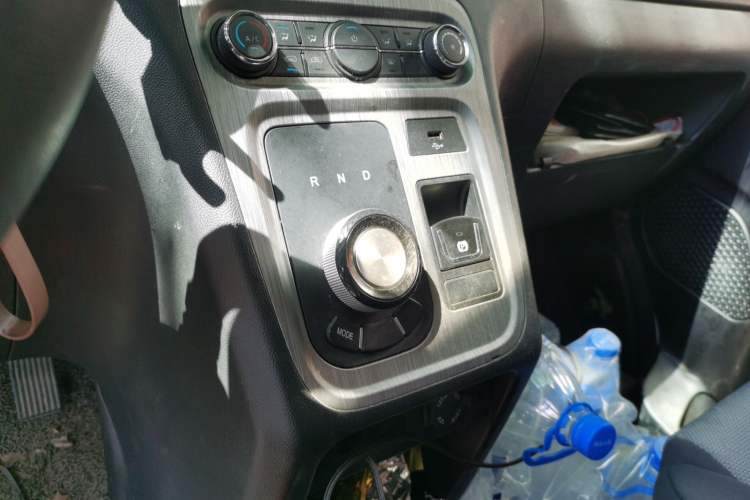Used JAC Group Van Baolu 2024 V8 Explorer Edition - Guoxuan High-Tech Gear Lever