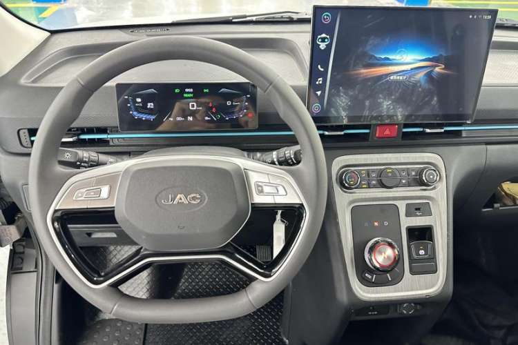 Used JAC Group Van Baolu 2024 V8 Dream Edition - CATL Interior 2