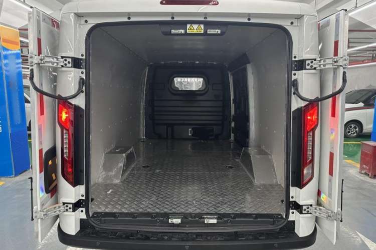 Used JAC Group Van Baolu 2024 V8 Dream Edition - CATL Interior 3