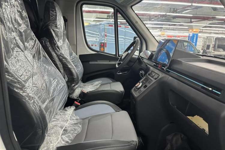 Used JAC Group Van Baolu 2024 V8 Dream Edition - CATL Interior 4