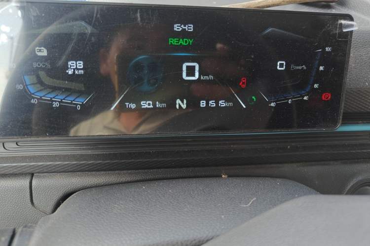 Used JAC Group Van Baolu 2024 V8 Flagship Edition - CATL Odometer Close Up