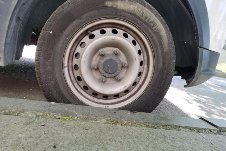 Used JAC Group Van Baolu 2024 V8 Explorer Edition - Guoxuan High-Tech Right Front Wheel Hub