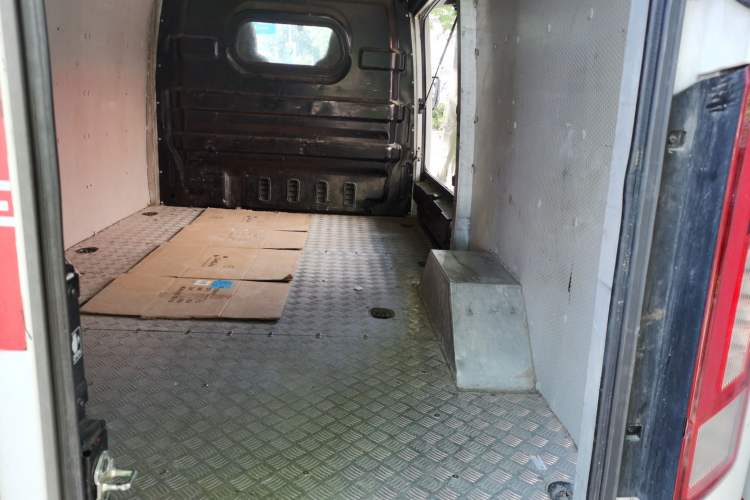 Used JAC Group Van Baolu 2024 V8 Explorer Edition - Guoxuan High-Tech Trunk