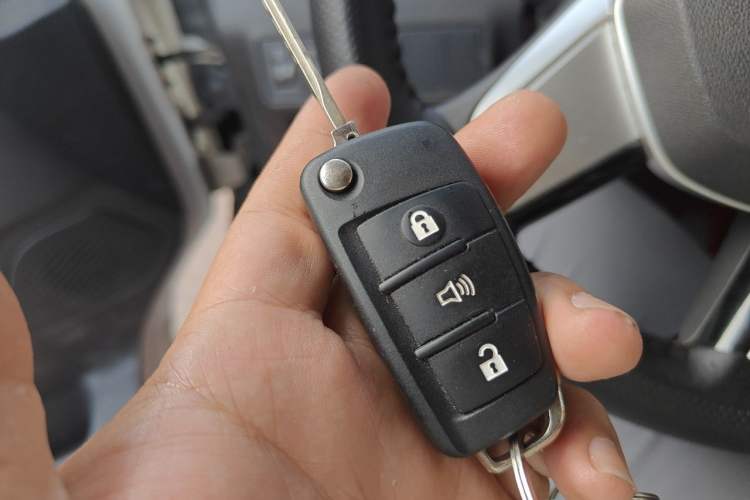 Used JAC Group Van Baolu 2024 V8 Flagship Edition - CATL Vehicle Key