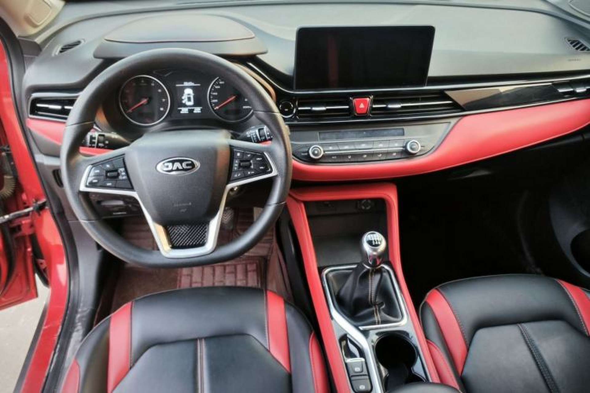 Used JAC Group X4 2020 1.5T Manual Elite Edition Interior 4