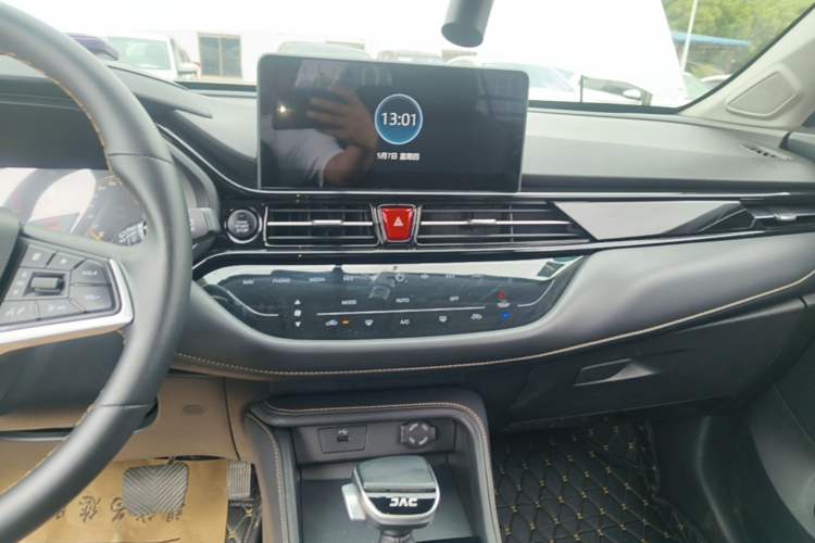Used JAC Group X4 2020 1.5T CVT Superior Trim Audio And AC Panel