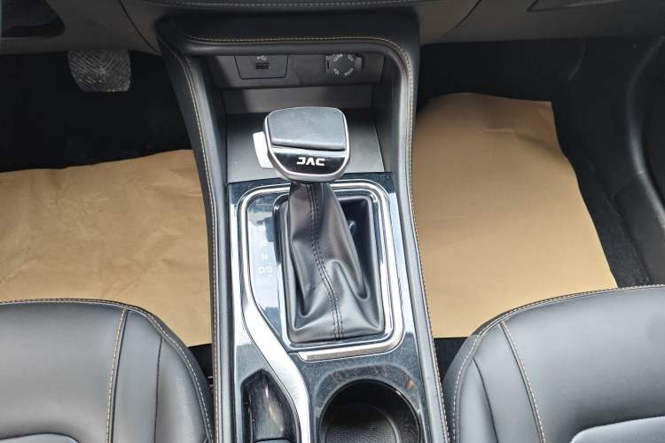 Used JAC Group X4 2020 1.5T CVT Superior Trim Gear Lever