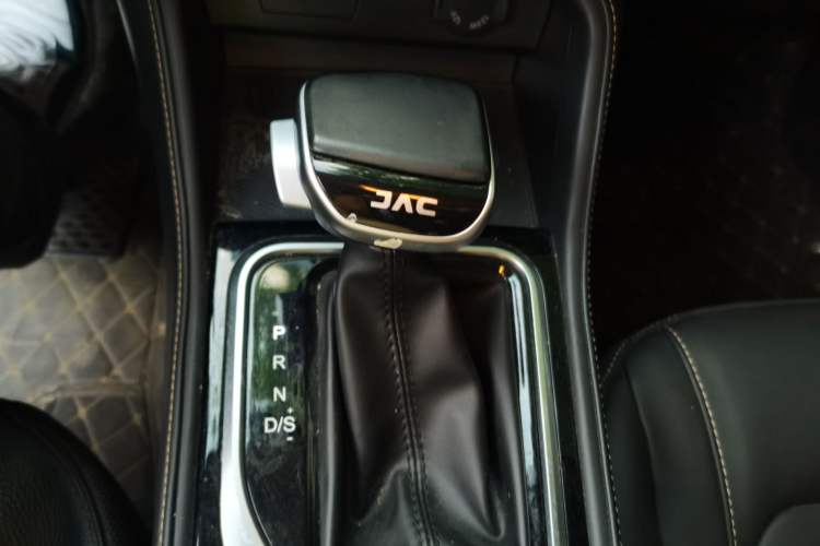 Used JAC Group X4 2020 1.5T CVT Dream Edition Gear Lever