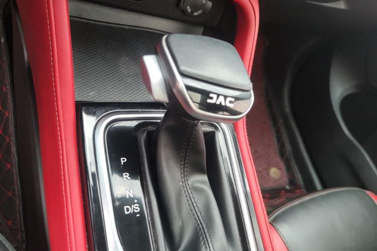 Used JAC Group X4 2020 1.5T CVT Dream Edition Gear Lever