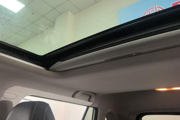 Used JAC Group X4 2020 1.5T CVT Elite Model Headliner