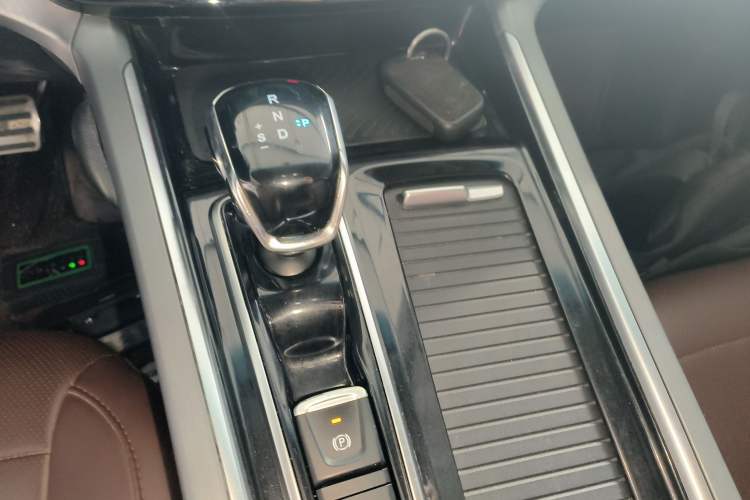 Used JAC Group X7 2020 1.5TGDI Automatic Free-Style Model Gear Lever
