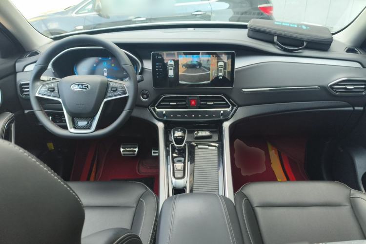 Used JAC Group X7 2020 1.5TGDI Automatic Dream Edition Center Console